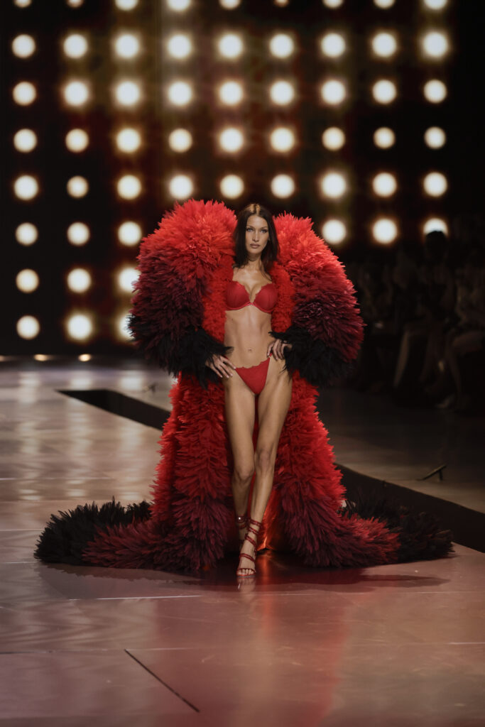 Victoria’s Secret 2025 Fashion Show: Glamour Returns to New York Victoria’s Secret 2025 Fashion Show Runway